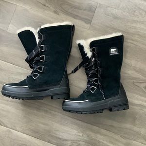 Sorel waterproof snow boots Size 8
